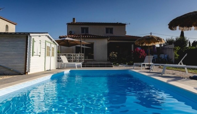 PARENTHESE ENSOLEILLÉE Villa for 10 to 12 people with swimming pool, large garden