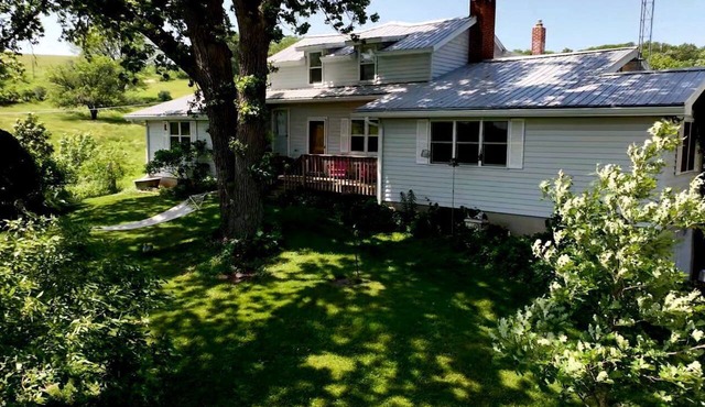 Peaceful and Serene Farmstead Retreat with Horseback Riding in Stockton, Illinois, Perfect for a Family Getaway