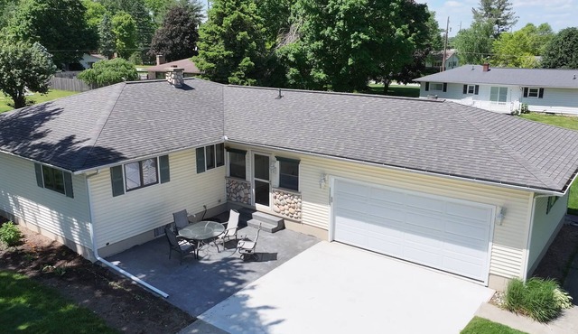 Pet friendly! 3 bedroom, 1.5 bath, close to Frankenmuth and Birch Run