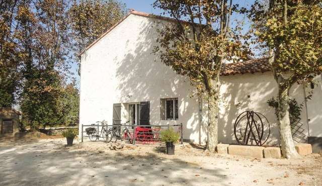 Pet friendly home in Narbonne with sauna