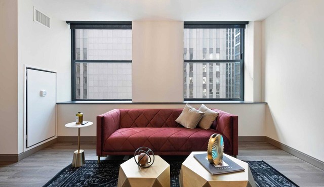 Prime Downtown 2BR with Resort Amenities