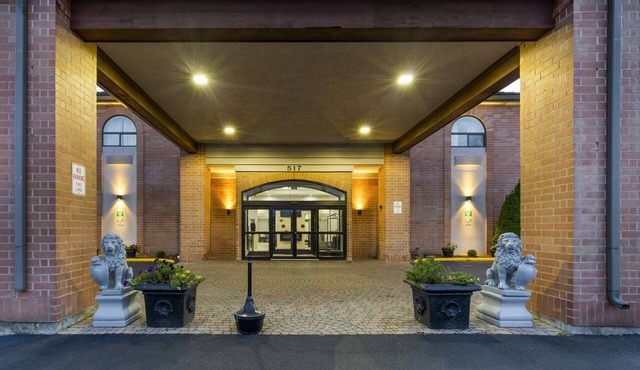 Prime Mundelein Stay + Free Breakfast & Parking