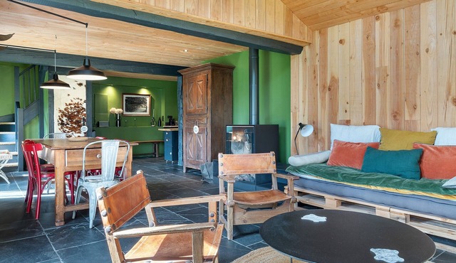 Pyrenean Barn Anouste – Renovated Chalet-Style Retreat with Mountain Views