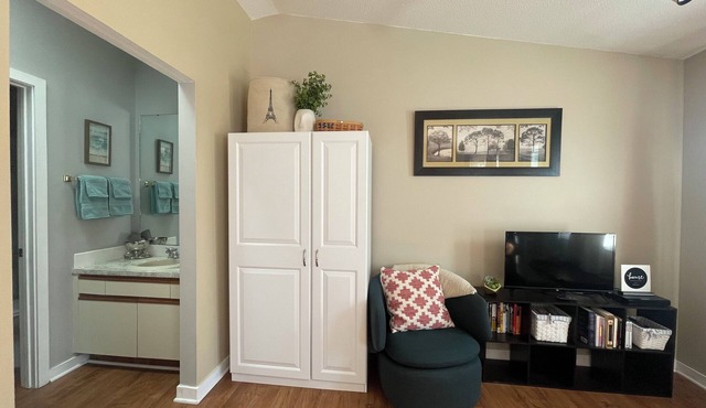 Quiet & Cozy Pet-Friendly Condo with Pool & Garage