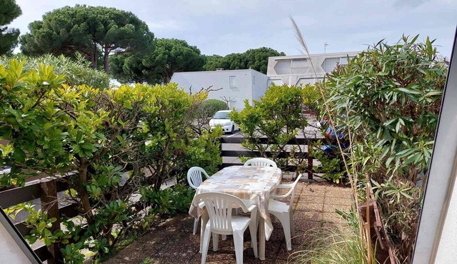 Quiet studio with garden and parking in La Grande Motte