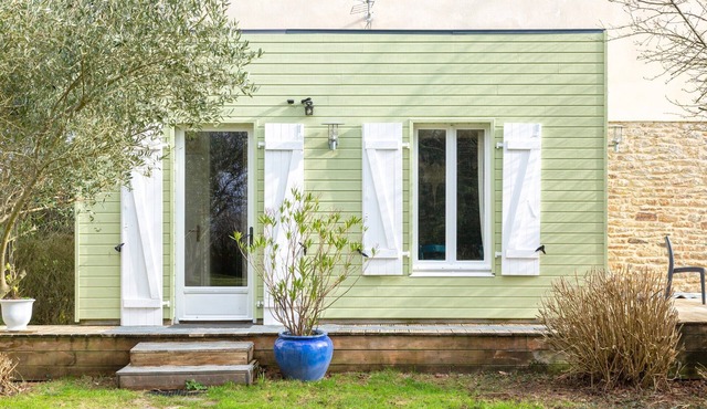 Quiet studio with private terrace and garden, 3 km from the beaches and 5 km from the city center