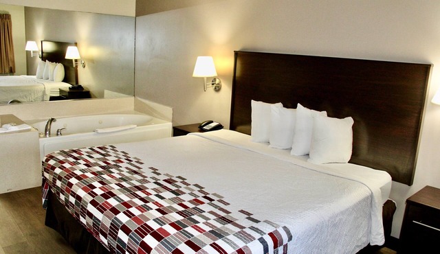 Red Roof Inn & Suites Lake Orion/Auburn Hills