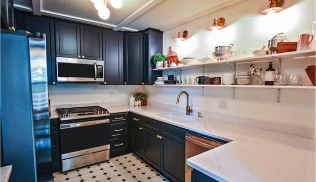 Renovated River View in the Heights!