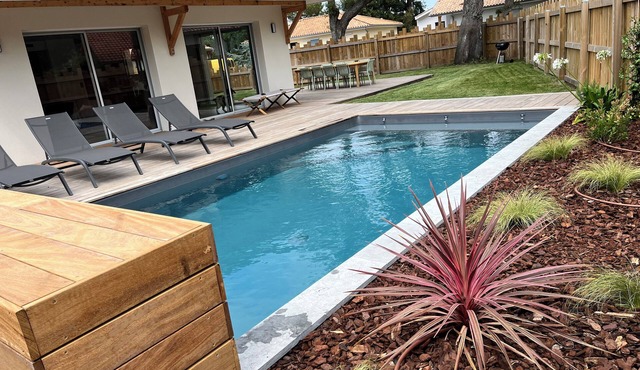 Rent villa with swimming pool - sleeps 8 2 kms from the beach, Moliets and Maa