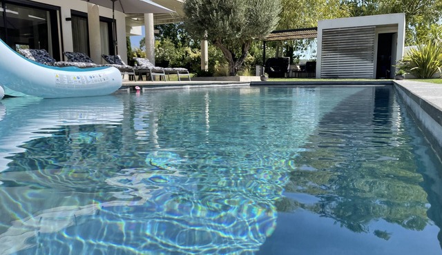 Rental Architect-designed villa Aix en Provence (Cabries) for 8 people