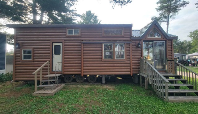 Rental Cabin #201 w/Queen Bed