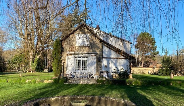 RIVERSIDE CHARACTER HOUSE WITH OUTBUILDING