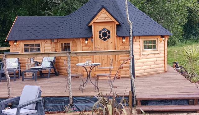 Romantic cabin with private spa near St-Emilion