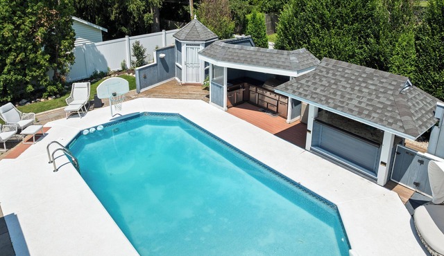 Saltwater Pool |Outdoor Kitchen, Bar & TV |Poolside Seating |Gas Fireplace |Near Downtown
