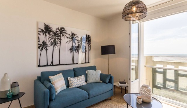 Sea View Apartment, WiFi, Parking, All Charges Included