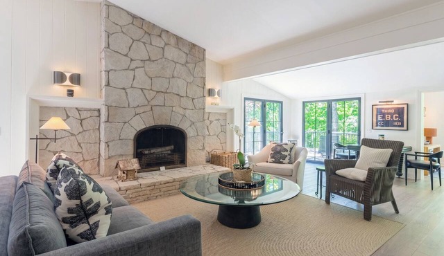 Secluded 3-Bedroom Luxury Retreat near Beach – Perfect Getaway!
