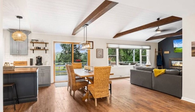 Second Wind Retreat LLC of Green Lake, WI Sleeps 8, Newly Remodeled, Lake Views