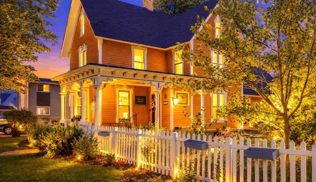 Sheldon House |Historic Lake Geneva Home |Garden Patio |Walkable to all LG has to Offer |Parking