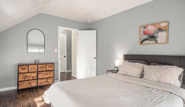 Skyline View Apartment w/Private Parking
