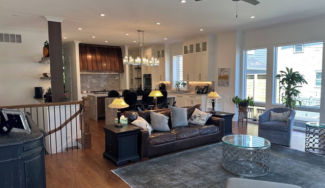 Sleek New 4BR Greystone - Rooftop, Walk to Wrigley & 1 Block to Brown Line Train