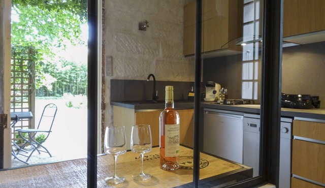 Small Loft in 17th century farmhouse, private heated pool, St Rémy de Provence, classified 3*.