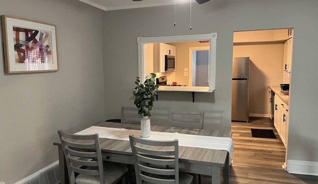 Spacious 2-bedroom house with AC, 15min from Downtown Milwaukee
