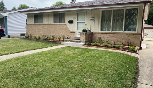 Spacious 3-bedroom house in peaceful Milwaukee with AC and gym