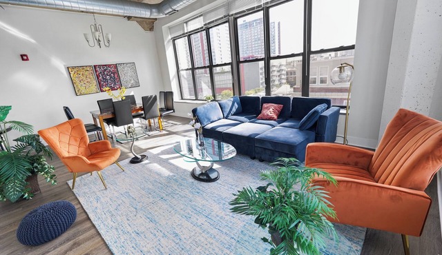 Spacious 3BR Corner Skyline Unit Near McCormick Place & Museum Campus