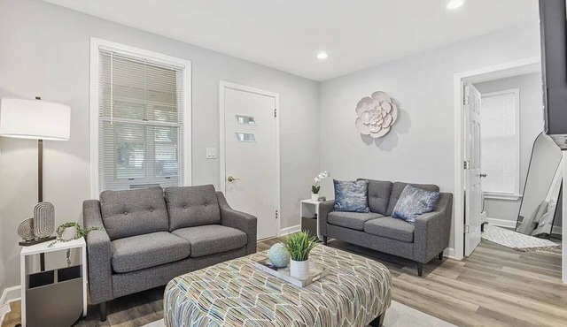 Spacious 4-bedroom house - St. Charles with AC