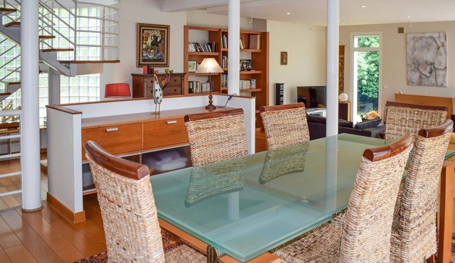 Spacious architect-designed house in quiet surroundings near Dinan. in Léhon