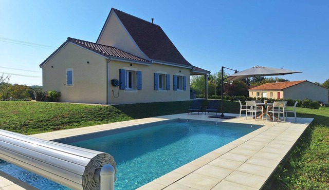 Spacious dream accommodation with heathed pool in the heart of the Dordogne!