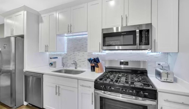 Spacious Haven /8-Min to Chicago /Sleeps 10