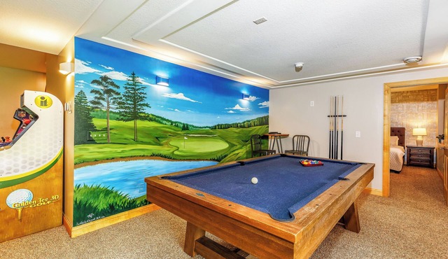 Spacious-Hot Tub-Pool Table-Screen Porch-6 Bedroom-6 Bathroom