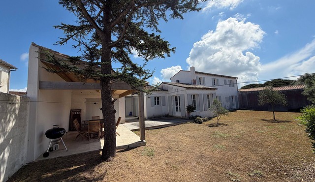 Spacious house close to the beach with terrace