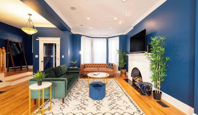 Spacious House ~3min walk WrigleyField~Free Prkg
