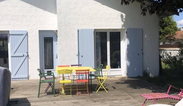Spacious Villa with Private Pool between Bordeaux Médoc & Ocean