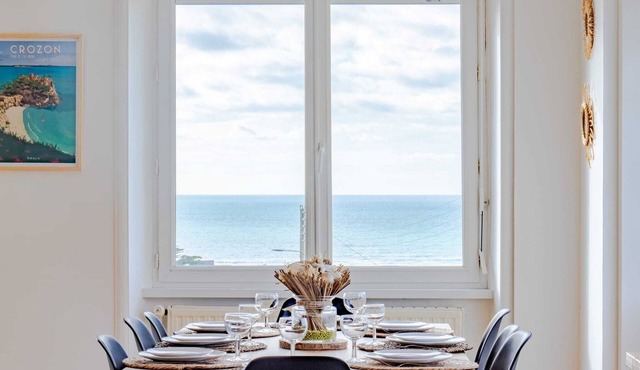 Spacious villa with sea view, 200 m from the beach.