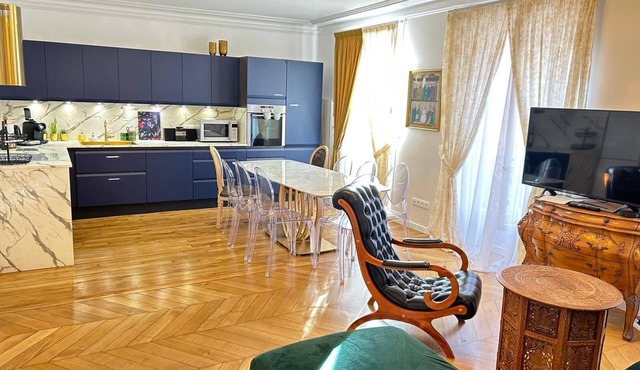 St Germain/Luxembourg garden,110sqm/1200sqf renovated! Ideal for families!