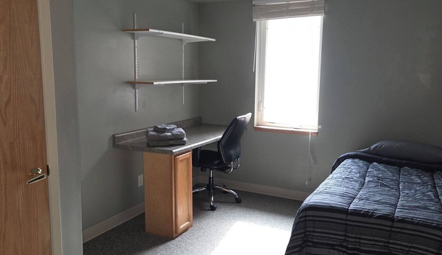 State Softball Tournament Special. Perfect 6-bedroom apartment in Fort Dodge!