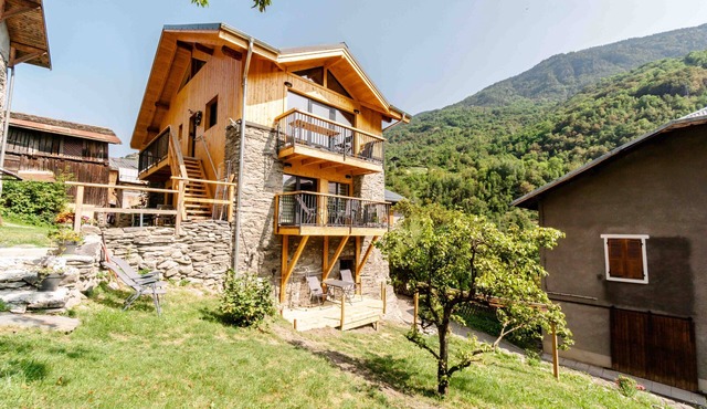 Studio Apartment 'Chalet Belamy 1' with Mountain View, Private Terrace and Wi-Fi