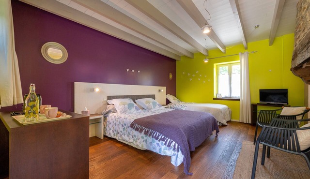 Studio 'Camélia with Breakfast', Shared Pool, Terrace & Wi-Fi