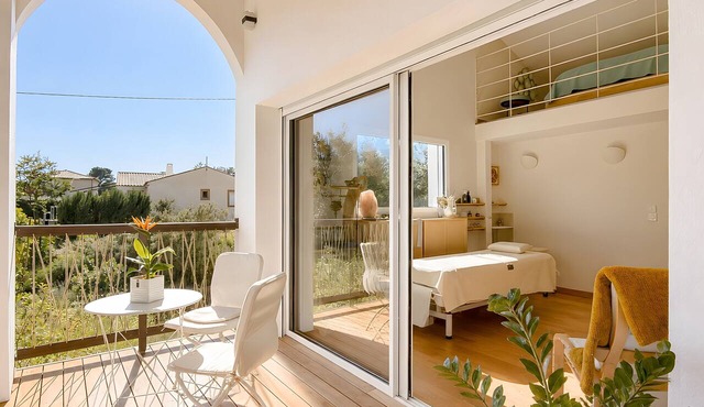 Studio 'Bulle de Sainte-Baume' with Mountain View, Private Terrace, and Wi-Fi