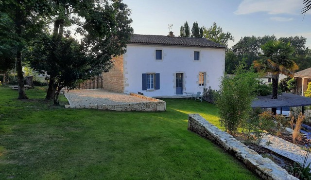 Studio in the countryside near river and hiking trails in Echire