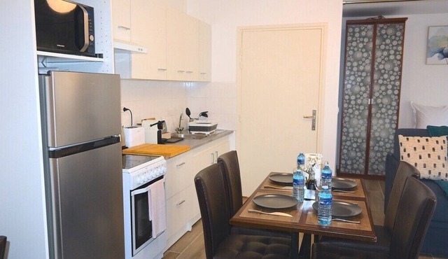 Studio unit with balcony in front of Le Bourget airport