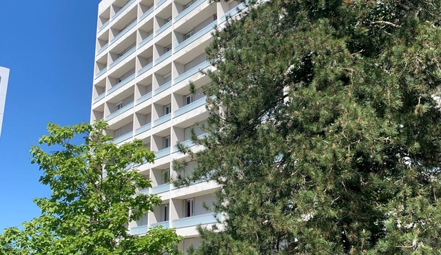 Studio with balcony and parking space in quiet residence