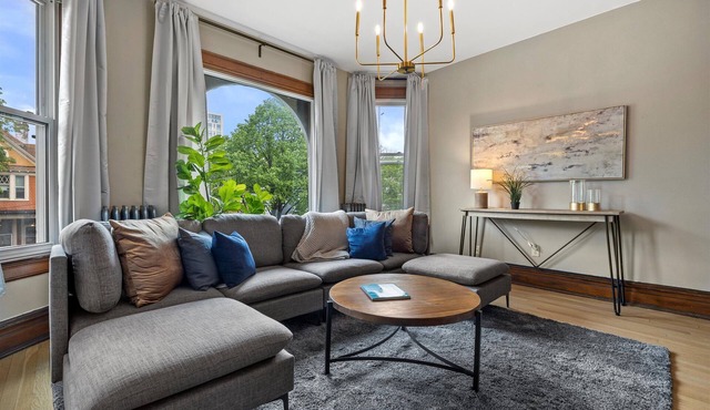 Style and Luxury - Unbeatable Location