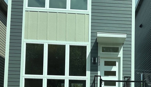 Stylish 2-bedroom Retreat Near UChicago & Close to Downtown