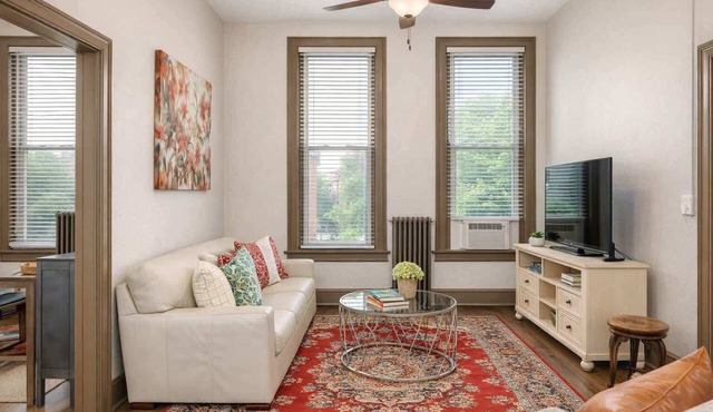 Stylish Downtown Loft – Free Parking & City Views!