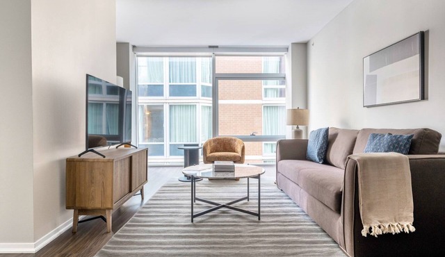Sunlit Streeterville 1BR w/Pool & Gym, nr Riverwalk, by Blueground