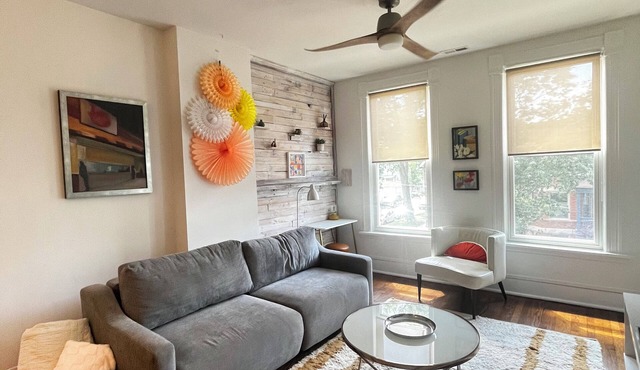 Sunny 2-Bedroom Logan Square Apartment – Your Perfect Chicago Base
